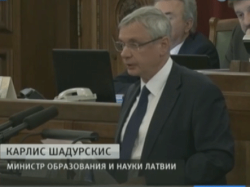 В Латвии теперь могут на законном основании увольнять `нелояльных к власти` учителей