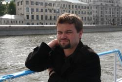 Журналист: `Удобно править Эстонией, когда народ на месте помойки видит ванну с шоколадом`