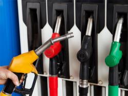 Мировые цены на нефть немного снизили стоимость бензина и дизельного топлива в Прибалтике