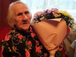 Жительница Таллина, участница обороны Ленинграда Ганна Тихомирова отметила вековой юбилей