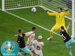 EURO-2000. Австрия стартовала с победы над македонцами: не помешал и курьёзный гол