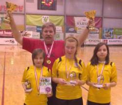 Девушки СК `Крещатик` одержали двойную победу на турнире LOOTOS CUP-2013