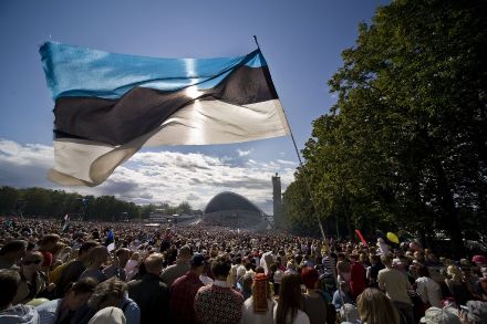 Freedom house: `Эстония лидирует среди посткоммунистческих стран по состоянию демократии`.