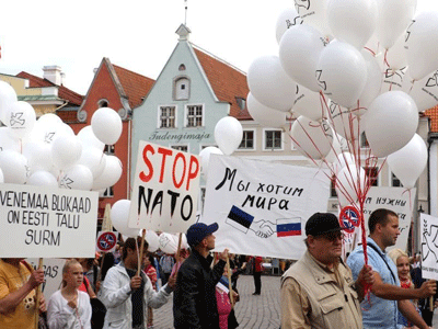 В столице Эстонии прошёл Марш мира: «С соседями надо дружить, а не воевать!».