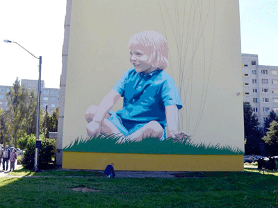 Ласнамяэ украшается: Рисунок «Пастух голубей» стал фоном для детской площадки Тондилоо.