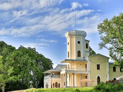 Замок Фалль стал место проведения выставки первого фотолетописца России Карла Буллы.