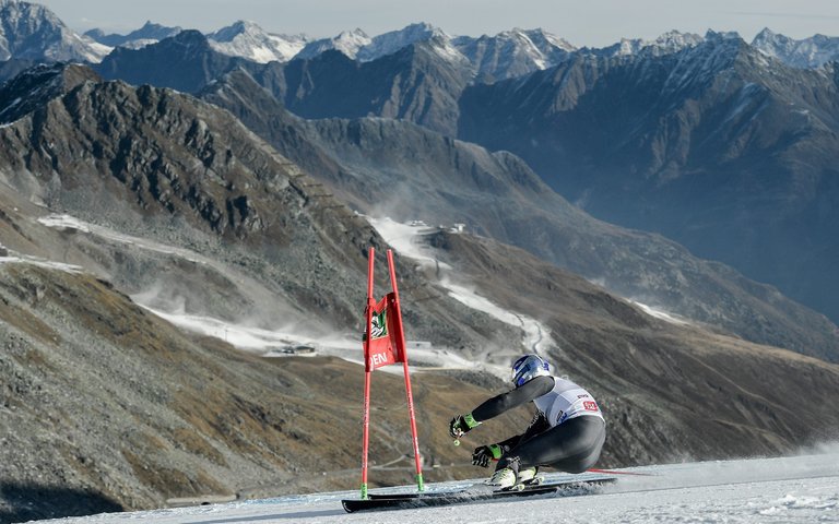 Горные лыжи. Дебютный этап Кубка мира в австрийском Зельдене выиграл Алексис Пинтуро.