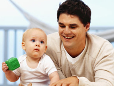Плюс месяц для отца: В Эстонии внесены изменения в процесс выплаты родительского пособия.