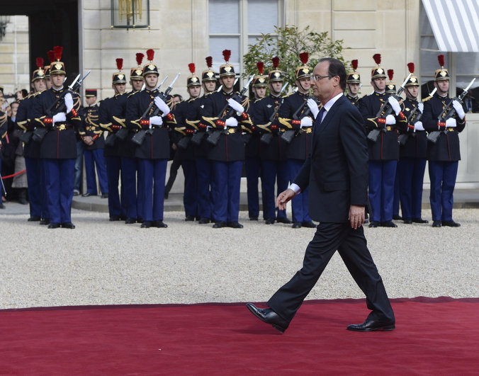 Франсуа Олланд принял Францию от Николя Саркози.