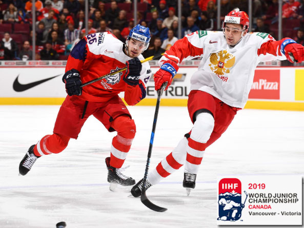 Хоккей. МЧМ-19. Два гола в меньшинстве принесли россиян победу над Чехией со счётом 2:1.
