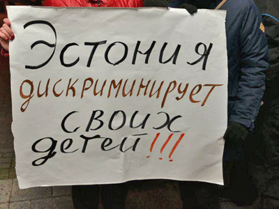 Пикет не помог - русских жителей не слышат: Власти Кейла приняли решение о закрытии школы