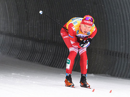 Лыжник Александр Большунов впервые в истории России выиграл мужской Кубок мира.