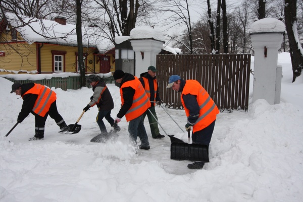 «Таллинский снежный терминатор-2021»: Власти города ждут информации о лучших дворниках.