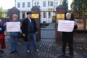 В Англии,  Литве и России прошли акции в поддержку референдума по негражданам в Латвии.