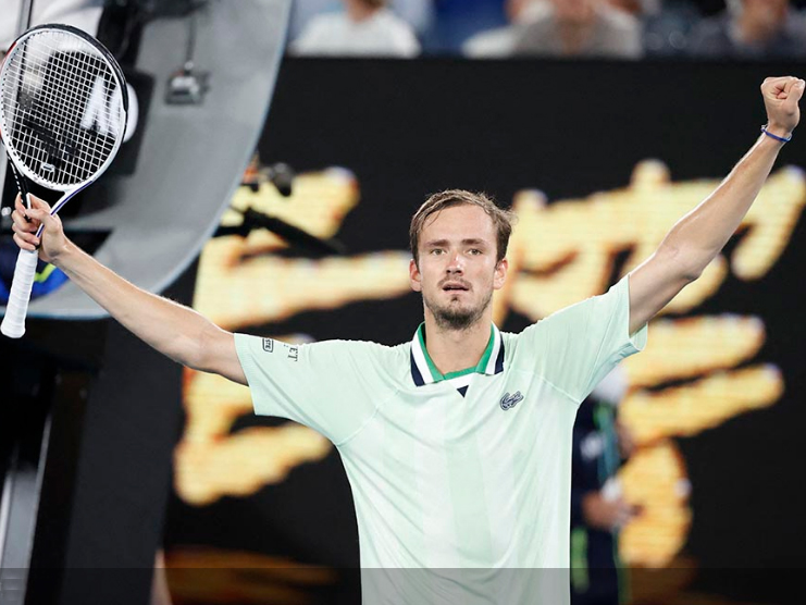 Теннис. Россиянин Даниил Медведев второй год подряд сыграет в финале Australian Open