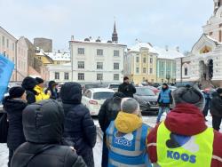 Мы за мир и единую страну: Движение KOOS/ВМЕСТЕ провело митинг у Парламента Эстонии