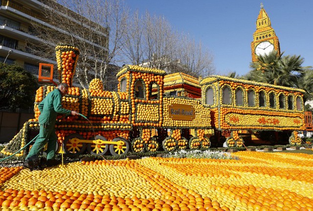 Фестиваль лимонов привлекает в межсезонье туристов на Лазурный берег Франции