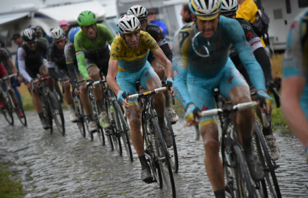 Велоспорт. Итальянец Винченцо Нибали упрочил лидерство в `Тур де Франс`.