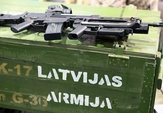 Премьер-министр Латвии выступила против возвращения обязательной воинской повинности.