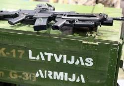 Премьер-министр Латвии выступила против возвращения обязательной воинской повинности