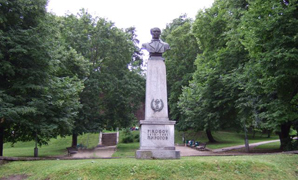 Памятник Николаю Ивановичу Пирогову в Тарту.